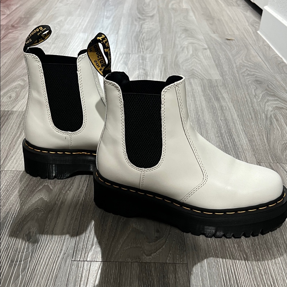 2976 SMOOTH LEATHER PLATFORM CHELSEA BOOTS SIZE 9 LADIES